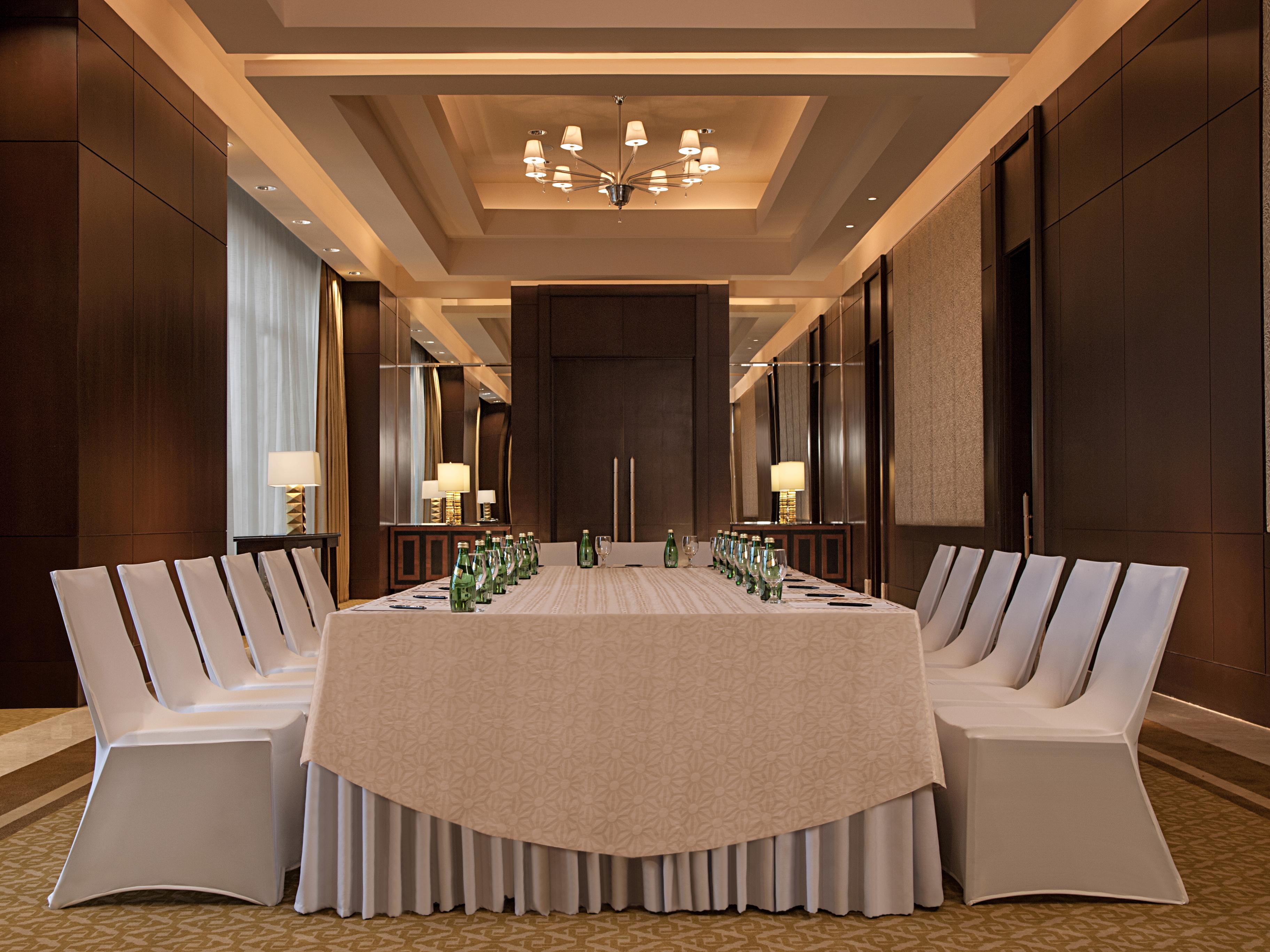 Crimson Hotel Filinvest City, Manila Muntinlupa City Exteriér fotografie The Royal Meeting Room