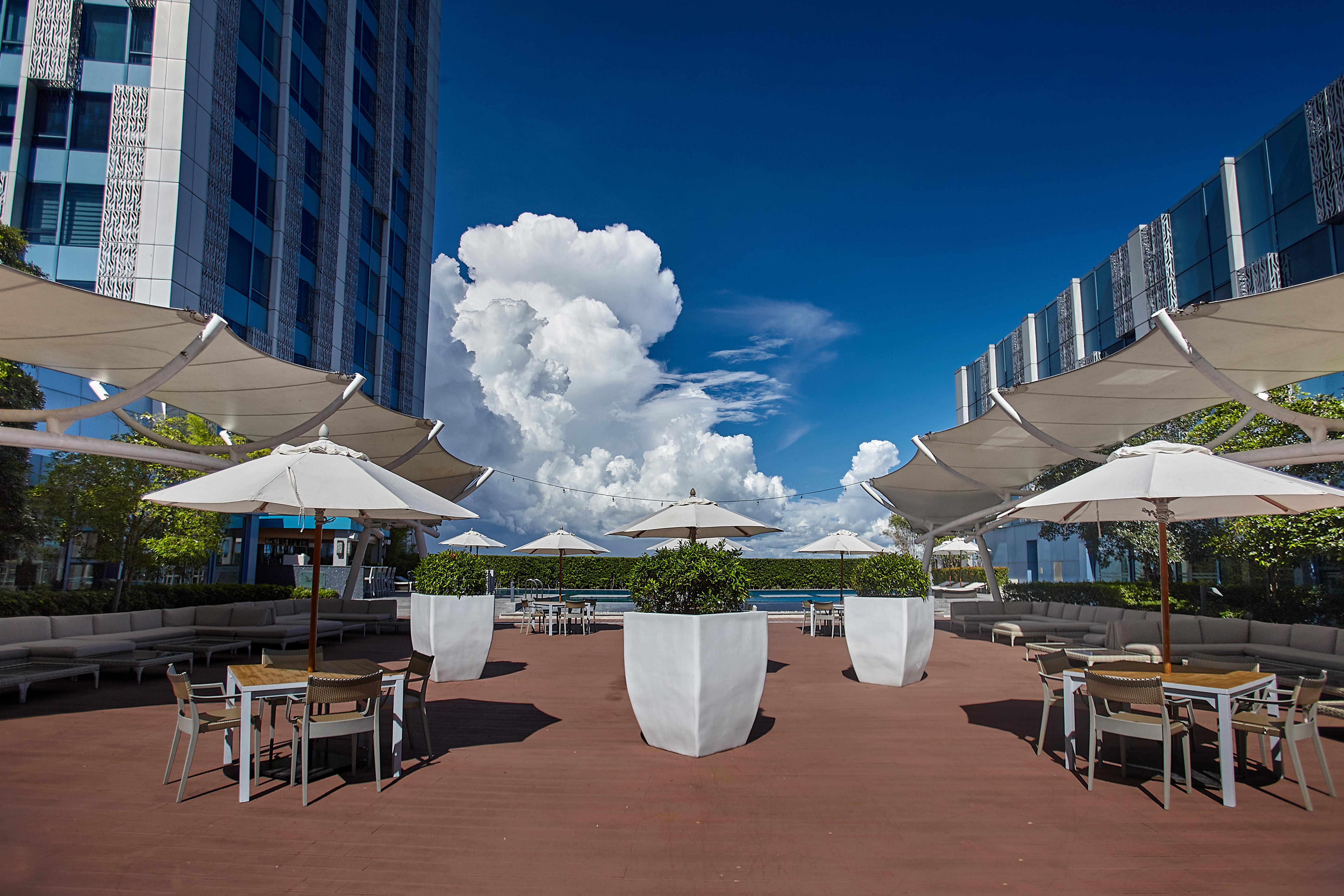 Crimson Hotel Filinvest City, Manila Muntinlupa City Exteriér fotografie The Sky Garden